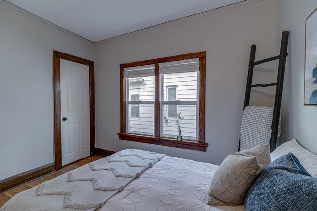 2954 Queen Avenue N, Minneapolis, MN 55411