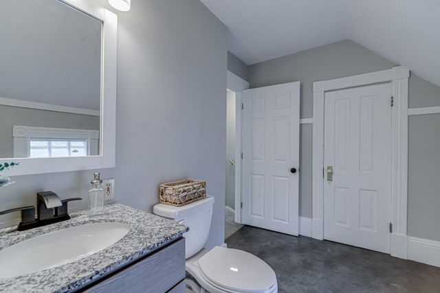 2954 Queen Avenue N, Minneapolis, MN 55411