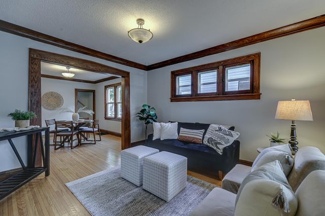 2954 Queen Avenue N, Minneapolis, MN 55411