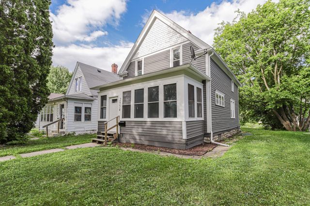 2954 Queen Avenue N, Minneapolis, MN 55411