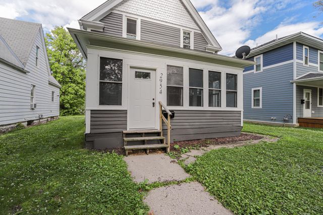 2954 Queen Avenue N, Minneapolis, MN 55411