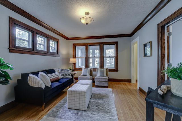 2954 Queen Avenue N, Minneapolis, MN 55411