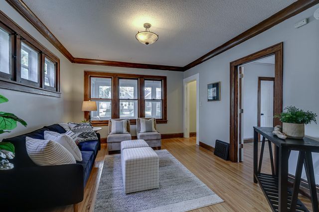 2954 Queen Avenue N, Minneapolis, MN 55411