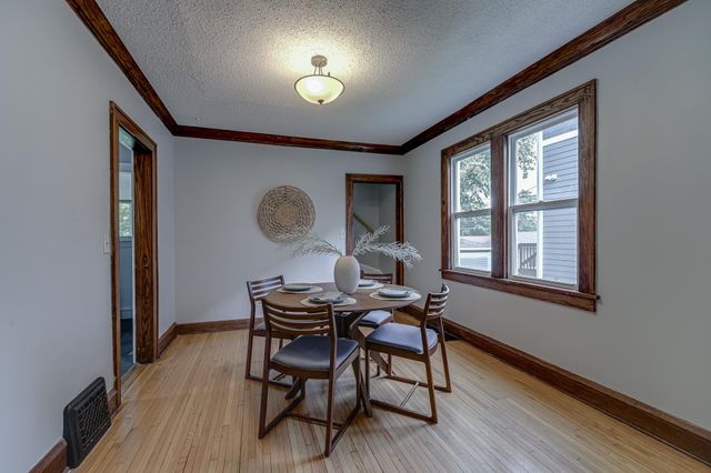 2954 Queen Avenue N, Minneapolis, MN 55411
