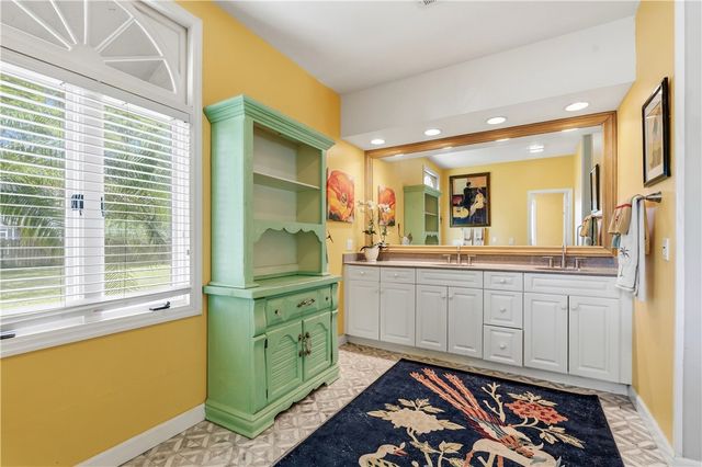 480 38th Court, Vero Beach, FL 32968