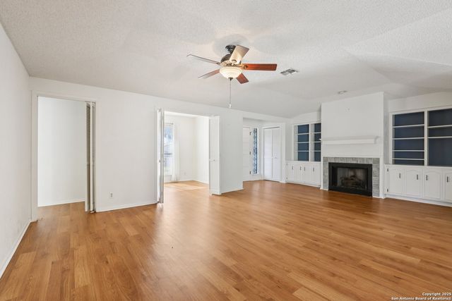 6107 CRESCENT FLS, Windcrest, TX 78239