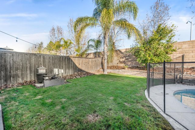 3036 N Clover Avenue, Fresno, CA 93727