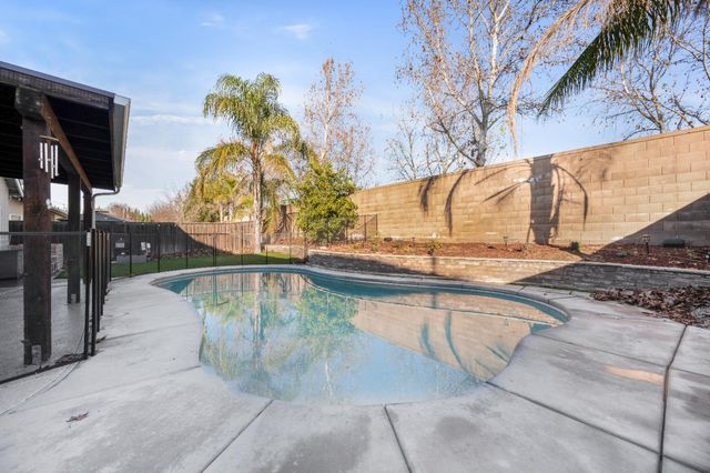 3036 N Clover Avenue, Fresno, CA 93727