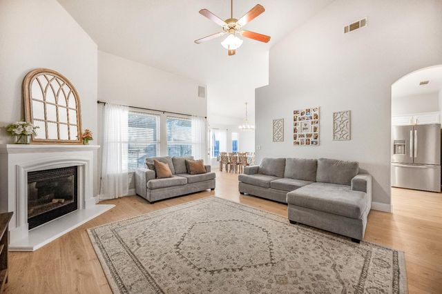 3036 N Clover Avenue, Fresno, CA 93727