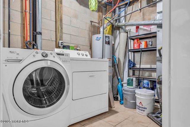 16 Charming Way, Lakewood, NJ 08701