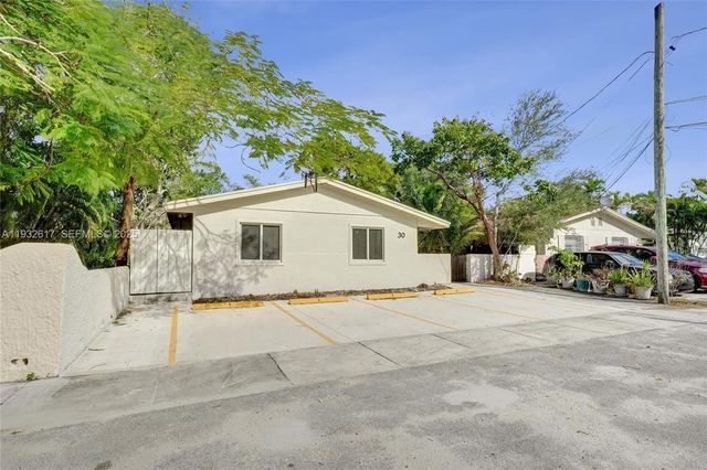 30 SW 8th St 1, Hallandale Beach, FL 33009