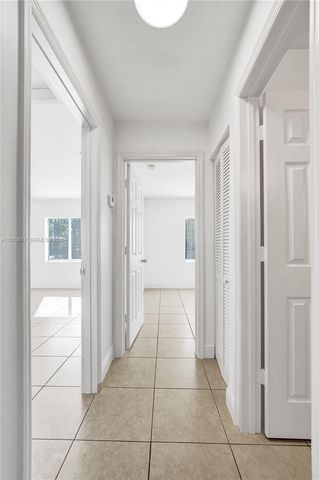 30 SW 8th St 1, Hallandale Beach, FL 33009