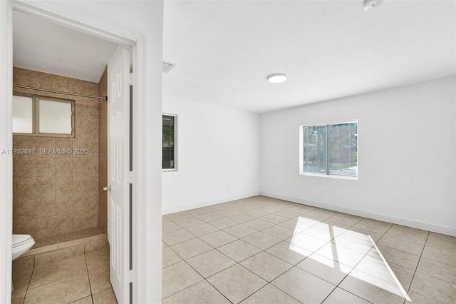 30 SW 8th St 1, Hallandale Beach, FL 33009