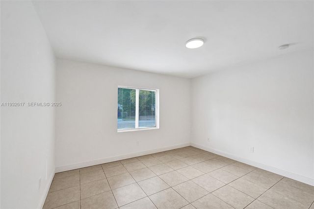 30 SW 8th St 1, Hallandale Beach, FL 33009