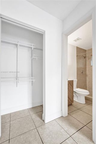 30 SW 8th St 1, Hallandale Beach, FL 33009