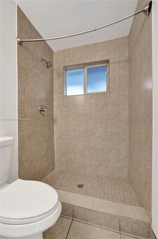 30 SW 8th St 1, Hallandale Beach, FL 33009