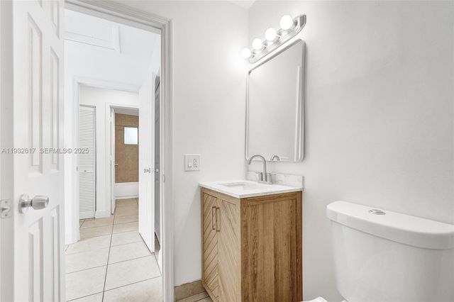 30 SW 8th St 1, Hallandale Beach, FL 33009