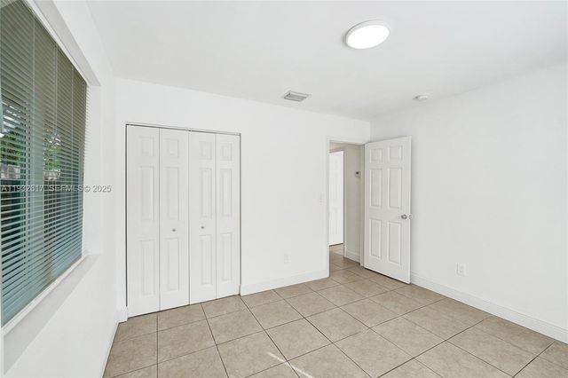 30 SW 8th St 1, Hallandale Beach, FL 33009
