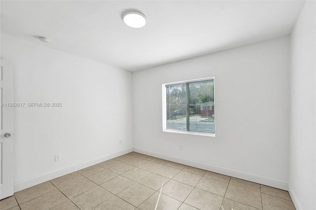 30 SW 8th St 1, Hallandale Beach, FL 33009