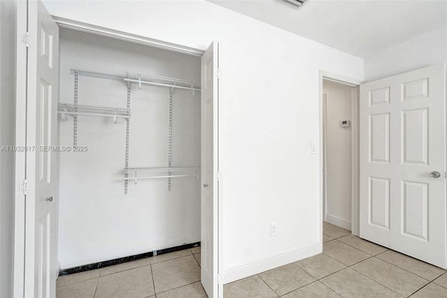 30 SW 8th St 1, Hallandale Beach, FL 33009