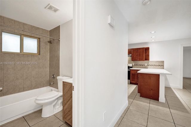 30 SW 8th St 1, Hallandale Beach, FL 33009