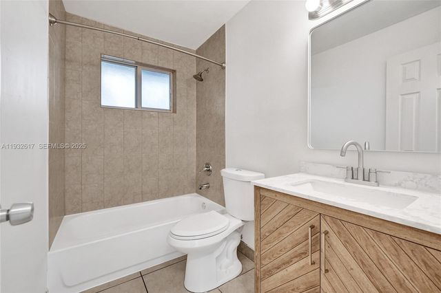 30 SW 8th St 1, Hallandale Beach, FL 33009