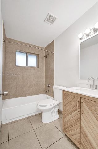 30 SW 8th St 1, Hallandale Beach, FL 33009