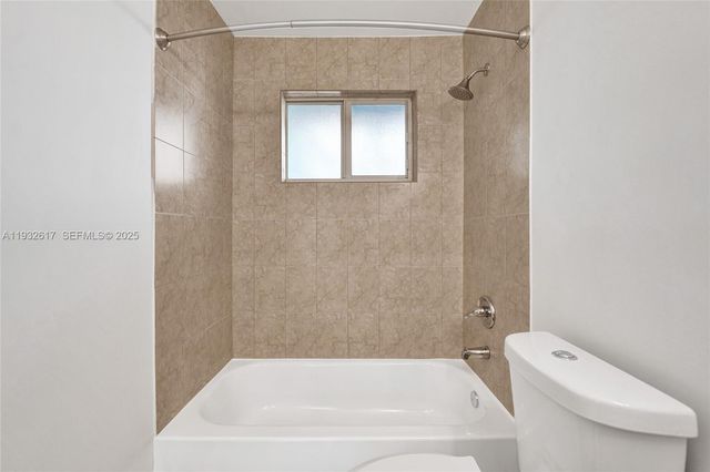 30 SW 8th St 1, Hallandale Beach, FL 33009