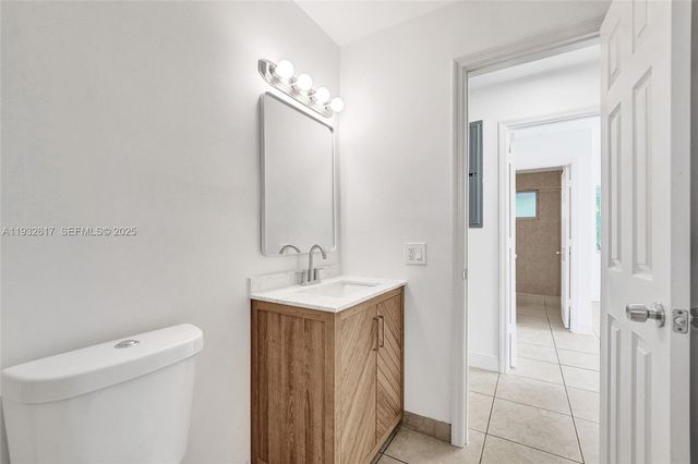 30 SW 8th St 1, Hallandale Beach, FL 33009