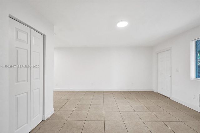 30 SW 8th St 1, Hallandale Beach, FL 33009