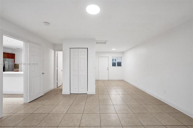 30 SW 8th St 1, Hallandale Beach, FL 33009