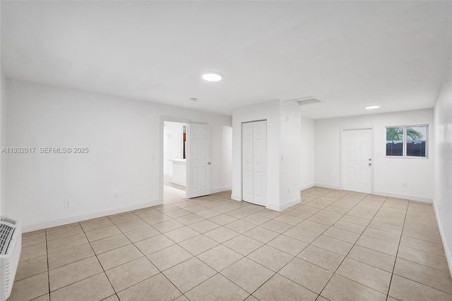 30 SW 8th St 1, Hallandale Beach, FL 33009