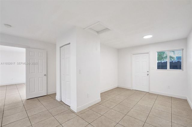 30 SW 8th St 1, Hallandale Beach, FL 33009