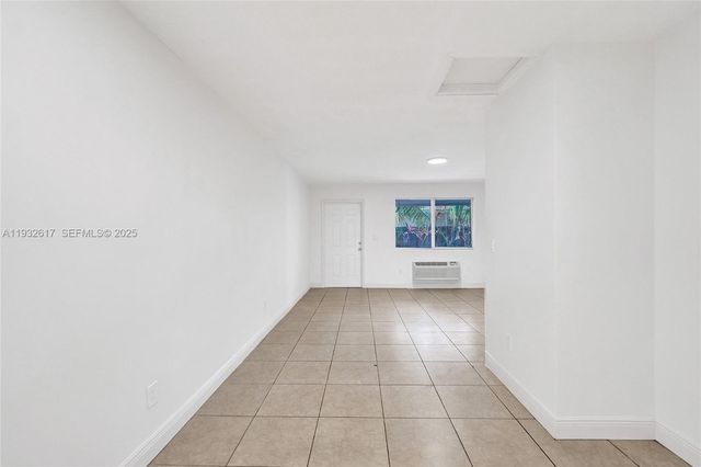 30 SW 8th St 1, Hallandale Beach, FL 33009