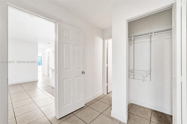 30 SW 8th St 1, Hallandale Beach, FL 33009