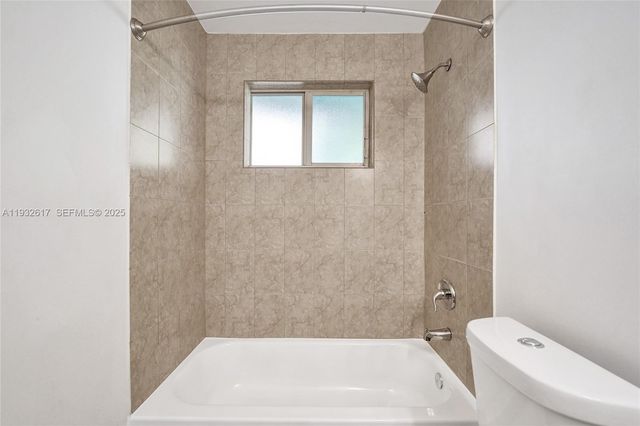 30 SW 8th St 1, Hallandale Beach, FL 33009