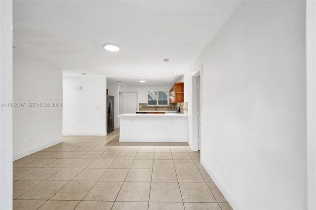 30 SW 8th St 1, Hallandale Beach, FL 33009