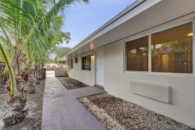 30 SW 8th St 1, Hallandale Beach, FL 33009