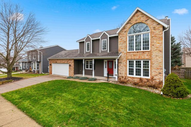 3910 Aspen Hill Drive, Bettendorf, IA 52722