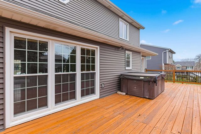 3910 Aspen Hill Drive, Bettendorf, IA 52722