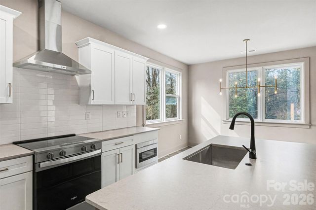 2418 Crestview Drive, Charlotte, NC 28216