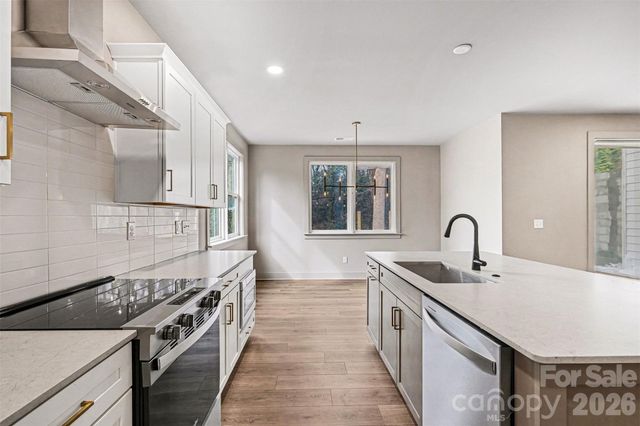 2418 Crestview Drive, Charlotte, NC 28216