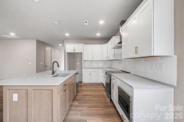 2418 Crestview Drive, Charlotte, NC 28216