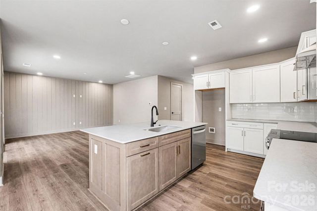 2418 Crestview Drive, Charlotte, NC 28216