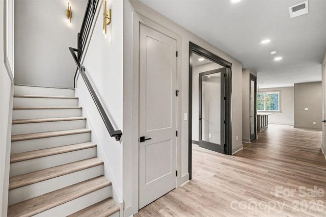 2418 Crestview Drive, Charlotte, NC 28216