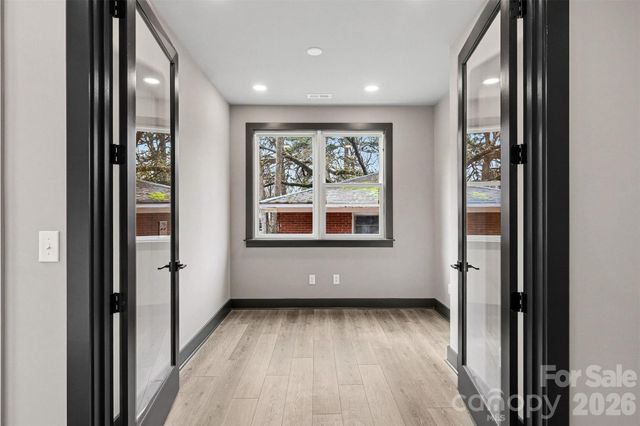 2418 Crestview Drive, Charlotte, NC 28216