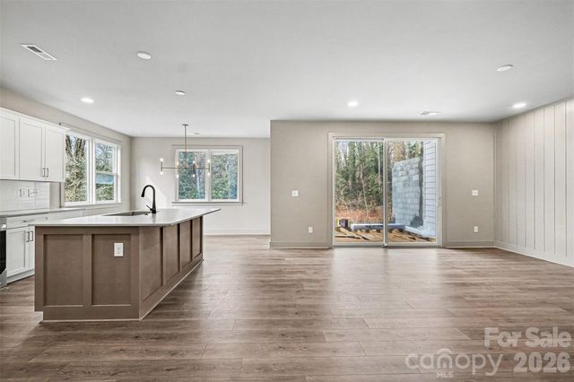 2418 Crestview Drive, Charlotte, NC 28216