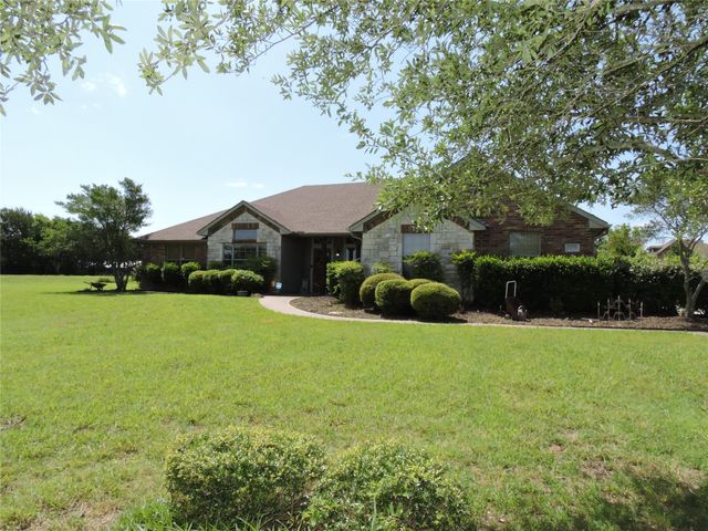 1025 Savannah Lane, Oak Ridge, TX 75142