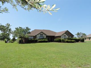 1025 Savannah Lane, Oak Ridge, TX 75142