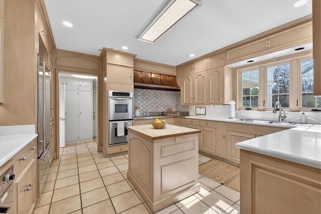 2835 Verona Road, Mission Hills, KS 66208